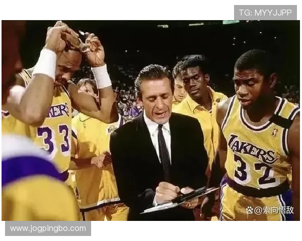 卡里姆·阿卜杜尔-贾巴尔内线高效得分与防守统治力明显超越同时代中锋