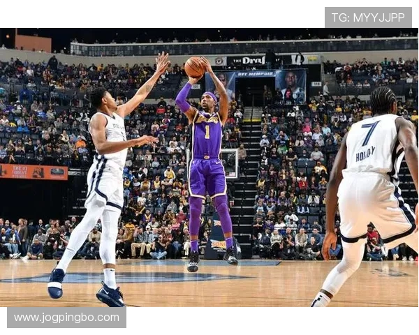 米尔萨普内线强攻拉开空间，挡拆效率显著高于队内其他前锋